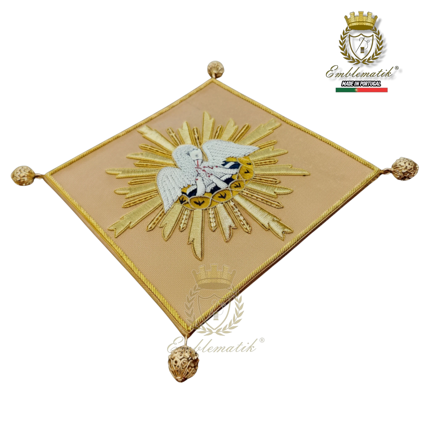 Emblematik by Pasamanerias y Bordados gold and white hand-embroidered pelican pall with metal wire threads.