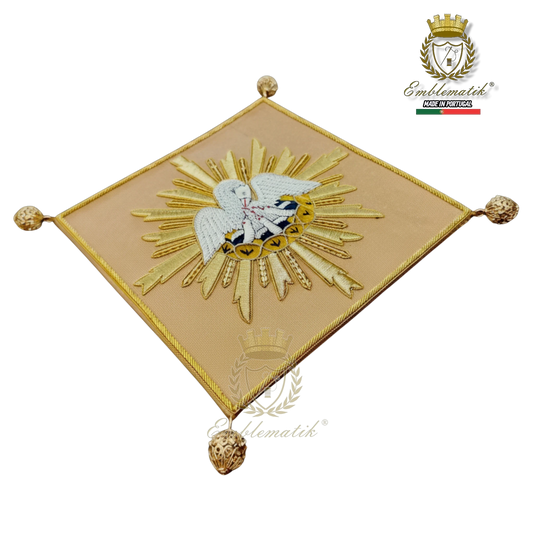 Emblematik by Pasamanerias y Bordados gold and white hand-embroidered pelican pall with metal wire threads.