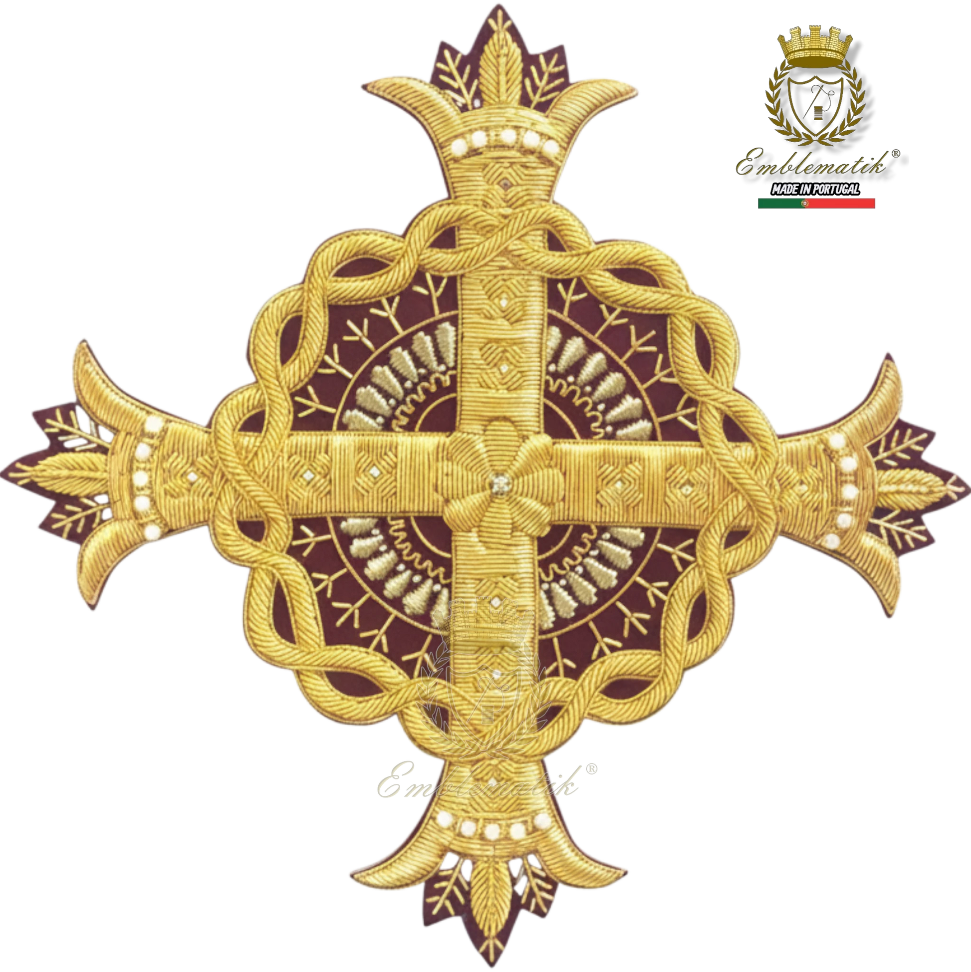 Emblematik by Pasamanerias y Bordados gold metallic thread cross with maroon and white accents, for liturgical vestments.