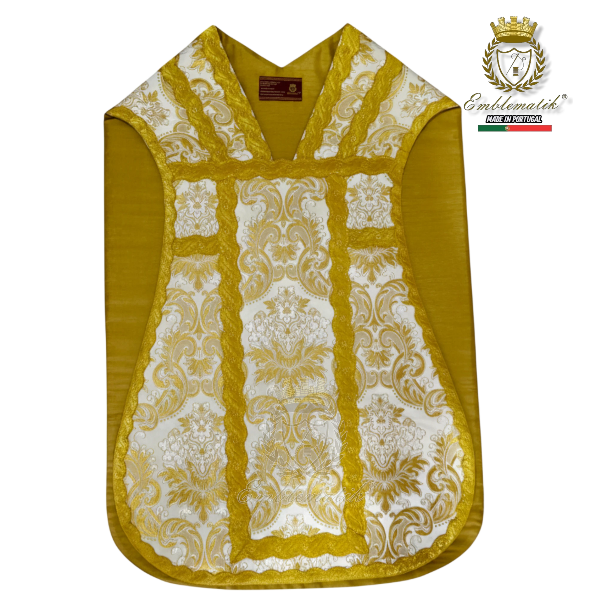 Emblematik by Pasamanerias y Bordados white and gold floral Roman chasuble with ornate trim.